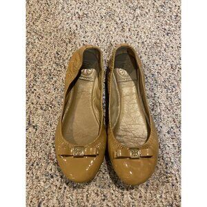 TORY BURCH Bow Logo Patent Leather Flat Size: 7M